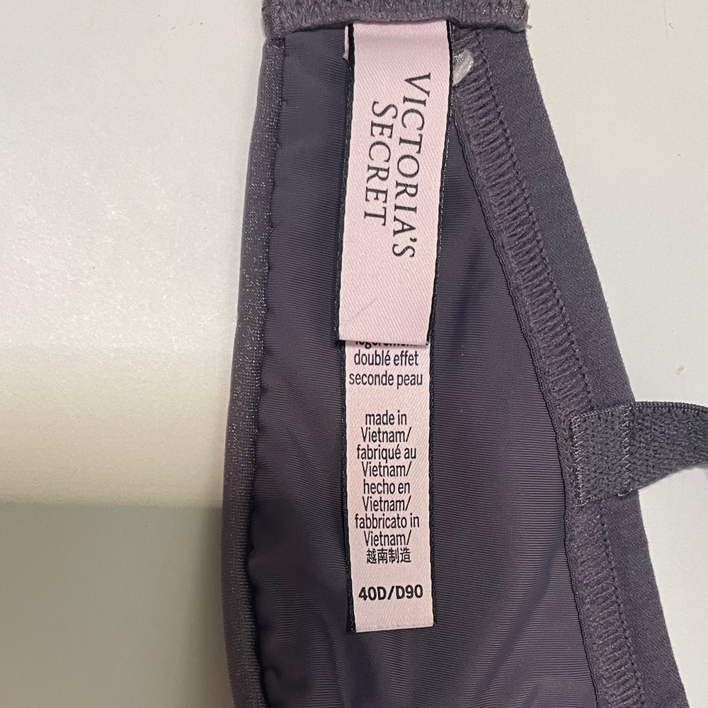 Victoria Secret Women's Size 40D Women's Bra Purple with Shimmer No wire - Picture 5 of 5